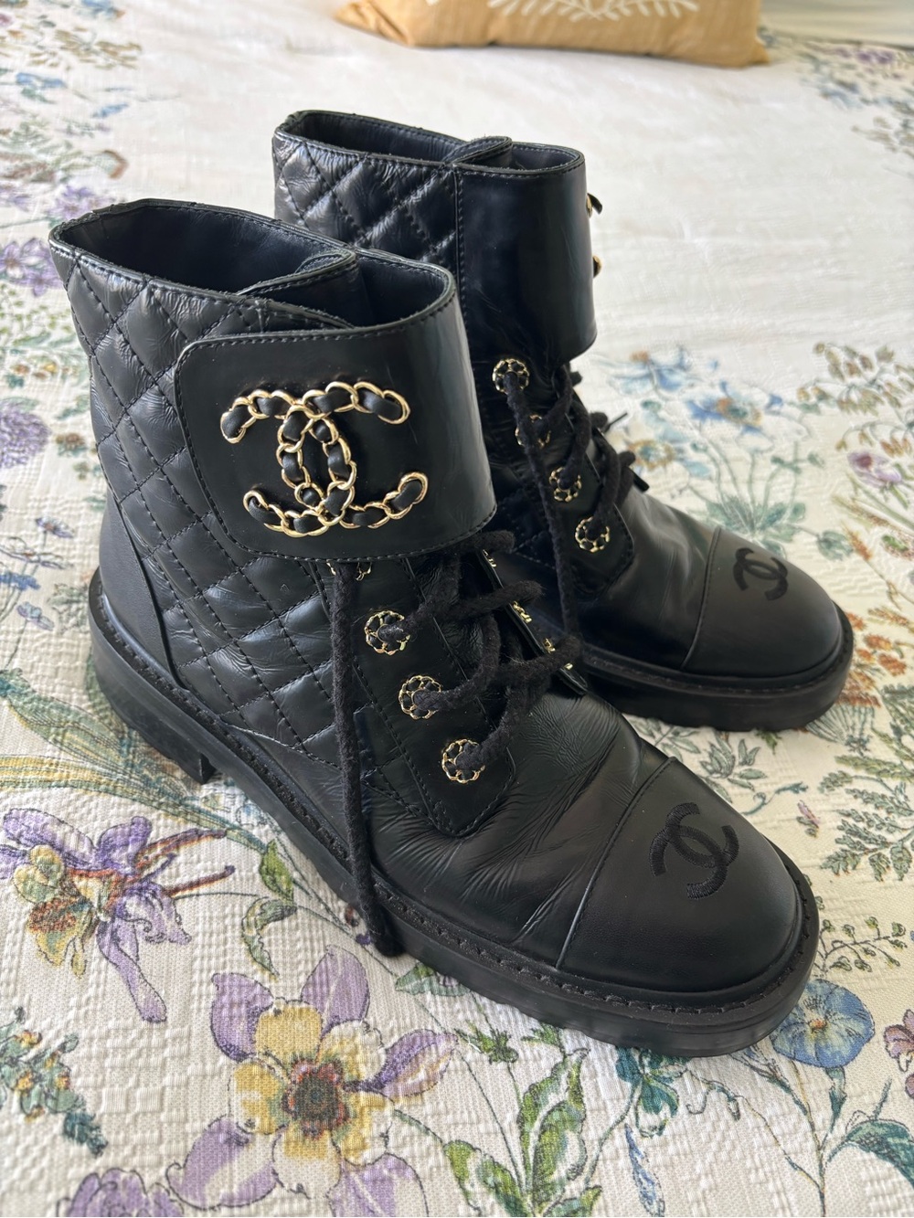 CHANEL 21A Black Quilted Leather Lace-Up Boots with Gold Chain CC
